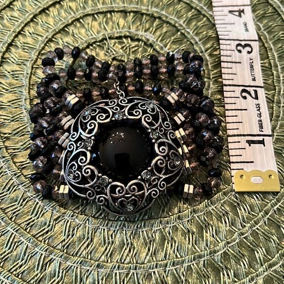 Gorgeous 6 strand black beaded bracelet w/ large silver & black medallion EUC - Picture 7 of 8